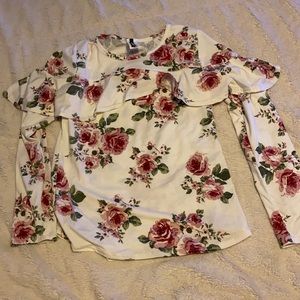 BOGO💕💕 large 14/16 floral top. So soft!!